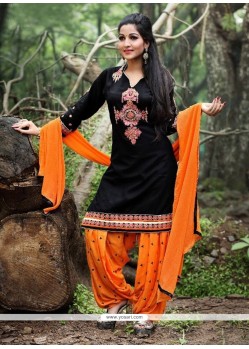 Winsome Embroidered Work Punjabi Suit