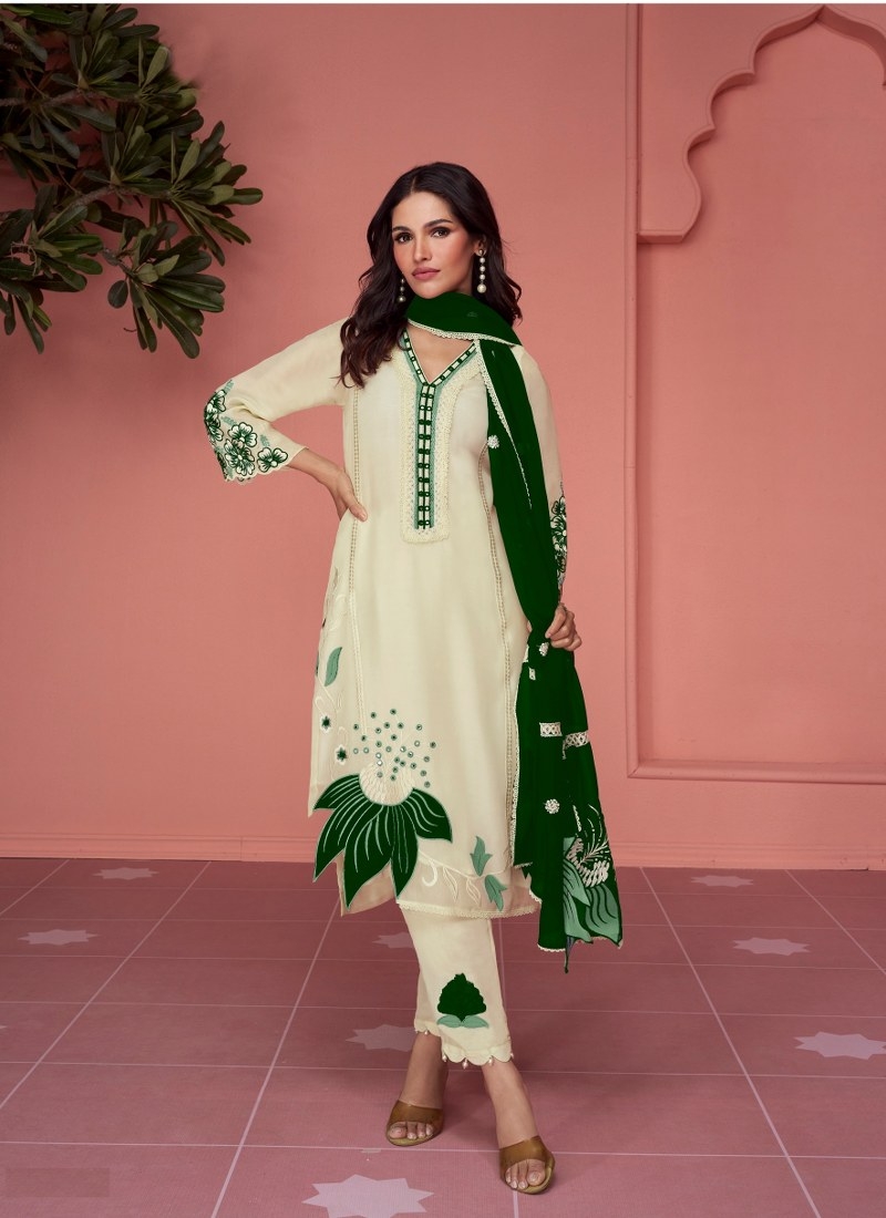 Crepe Off White Side Slit Salwar Suit With Print LSTV125363